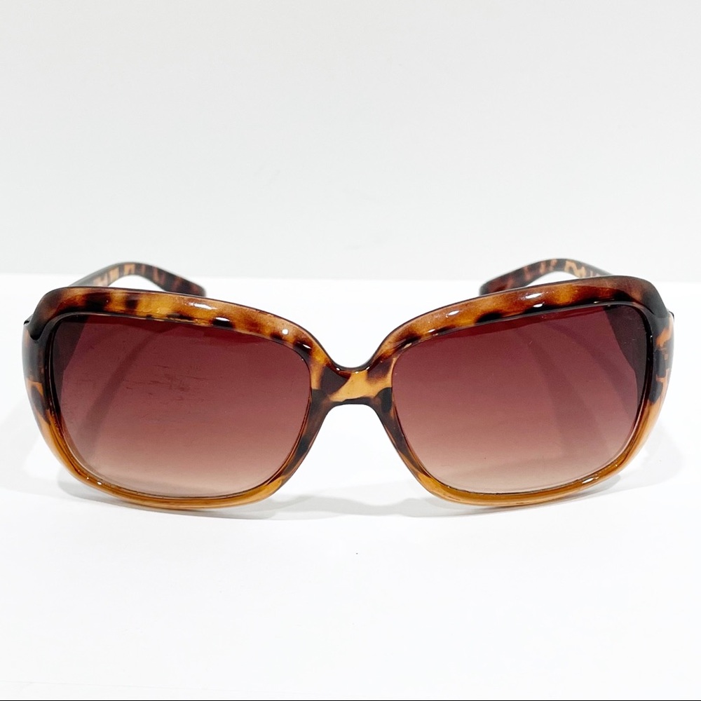 O by Oscar de la Renta brown tortoise sunglasses - Picture 5 of 10